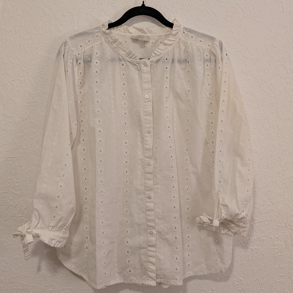 Womens LOFT White Eyelet Blouse Large Excellent Ruffle Collar Tie Cuff Button Up